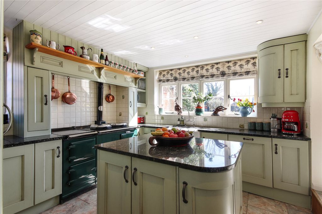 Property photo 3 of 19 Kitchen
