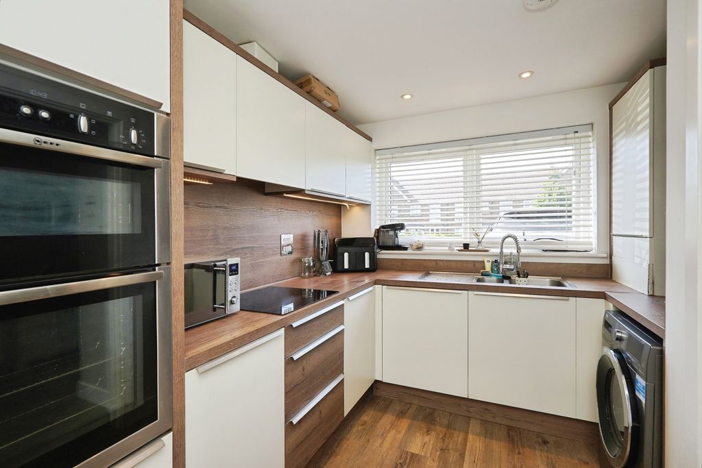 Property photo 3 of 16 Pbox-Img.Jpg