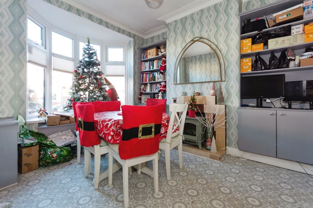 Property photo 2 of 37