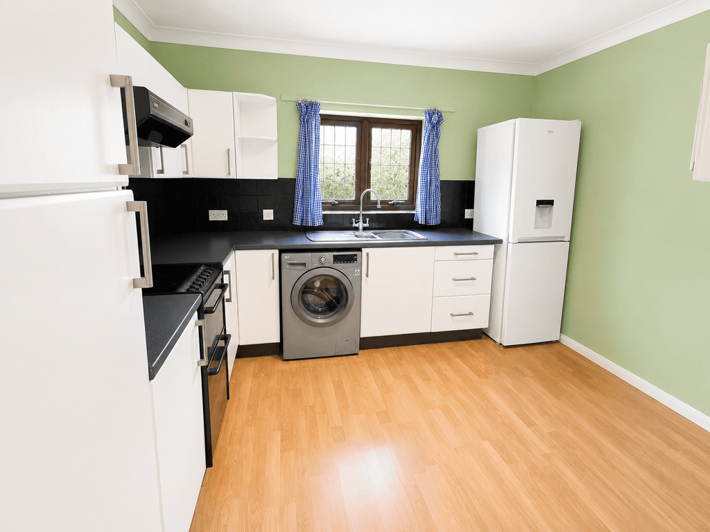 Property photo 2 of 11 Kitchen 1