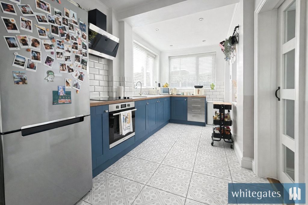 Property photo 2 of 16 Picture No. 21