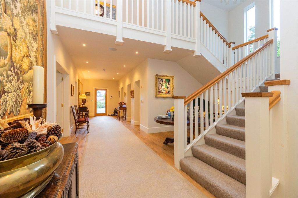 Property photo 2 of 33 Entryway