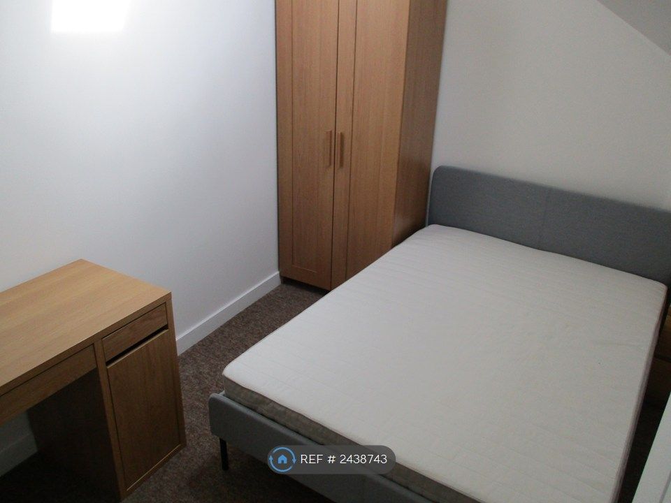 Property photo 3 of 9 Bedroom 1