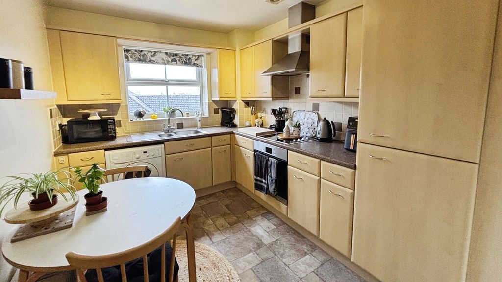 Property photo 1 of 10 Kitchen Diner