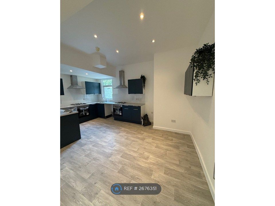 Property photo 1 of 7 Kitchen/Living Room