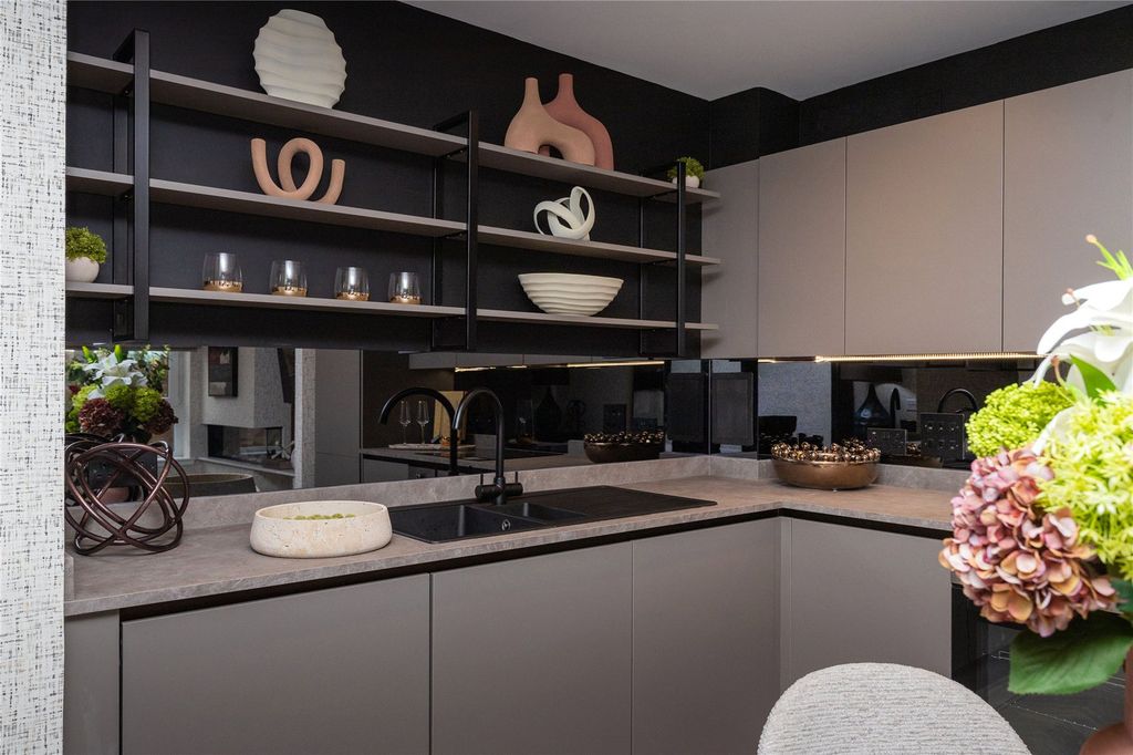 Property photo 3 of 10 Kitchen