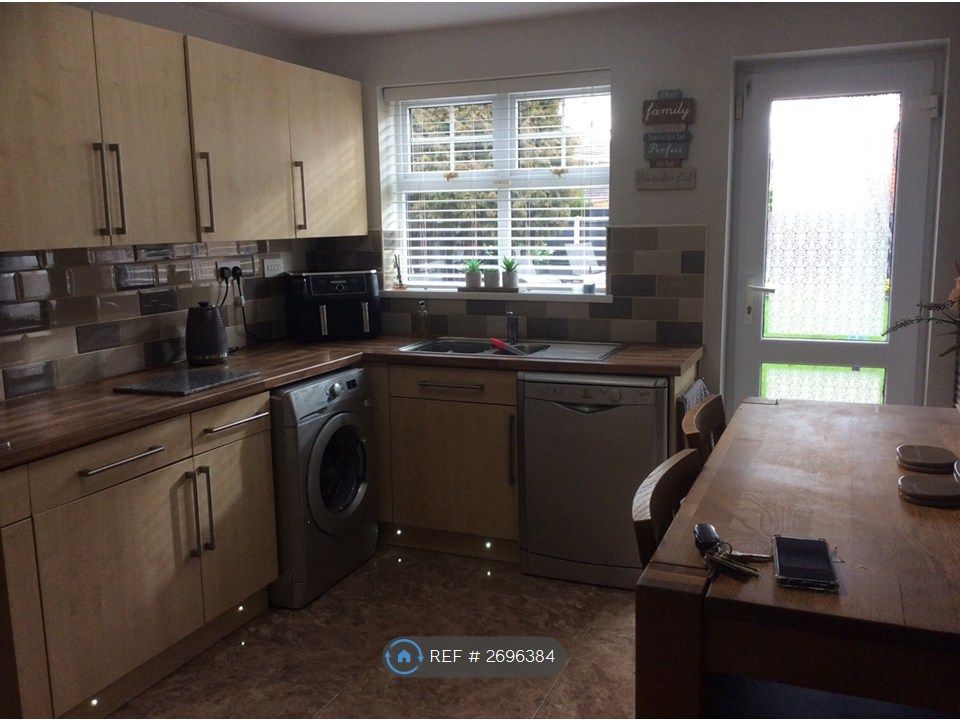 Property photo 2 of 14 Kitchen