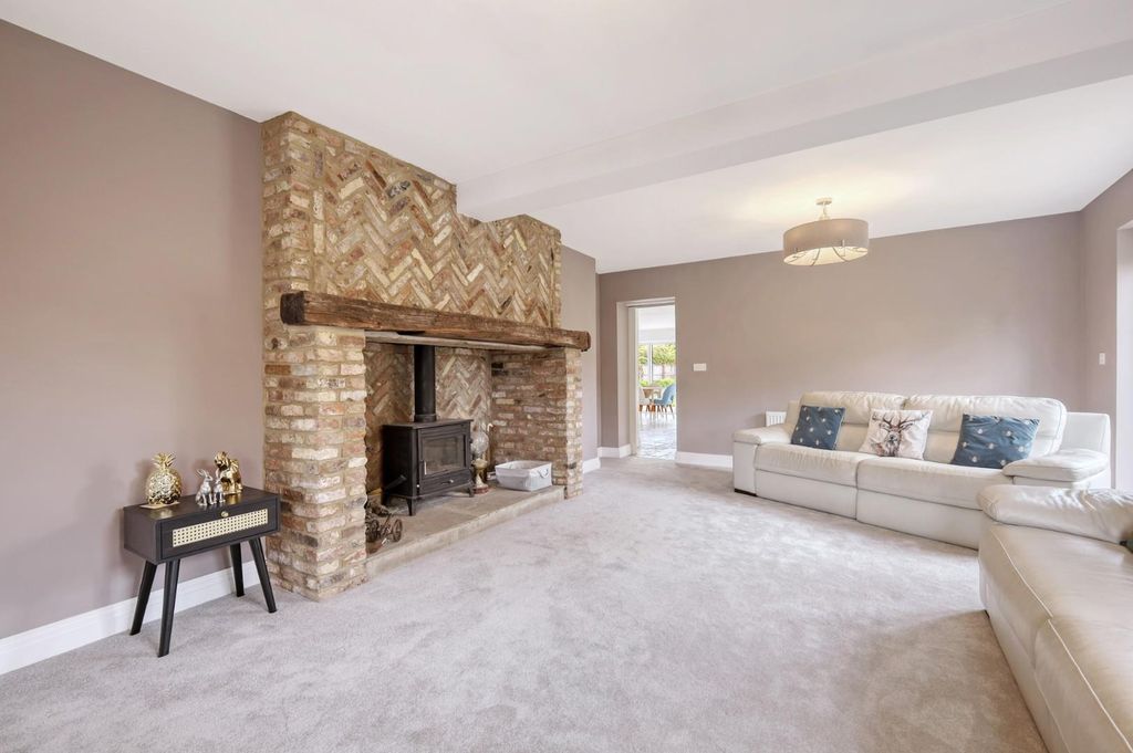 Property photo 3 of 27 Living Room