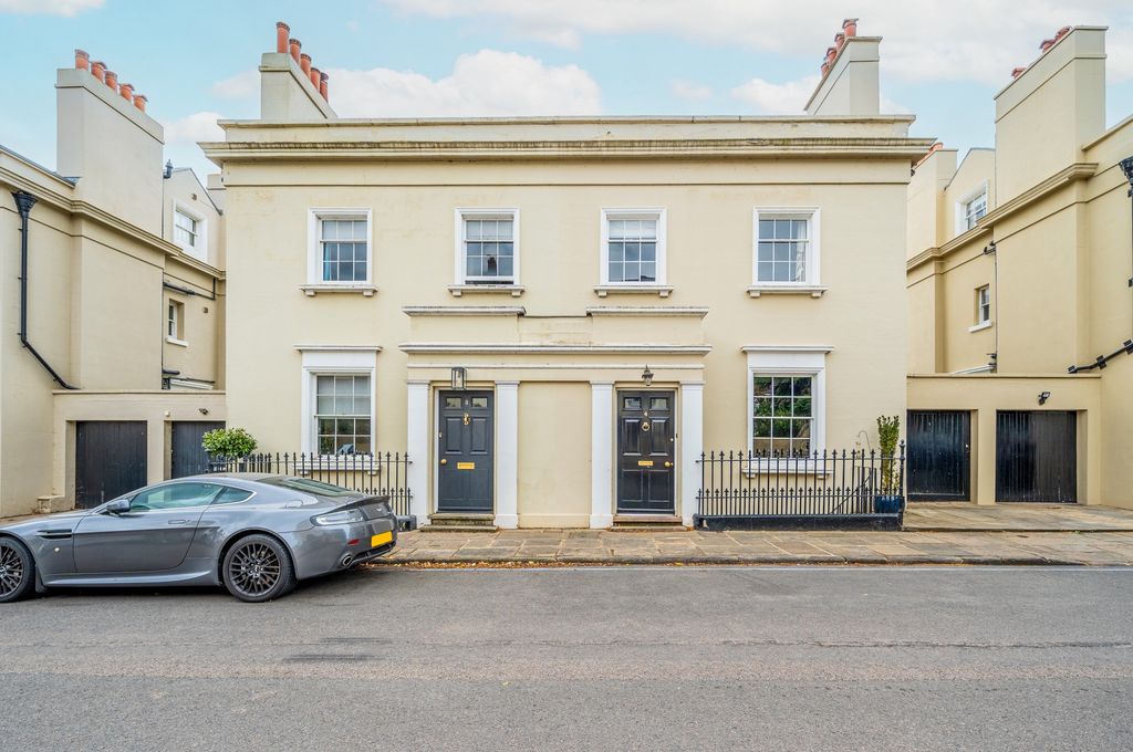 Property photo 1 of 31