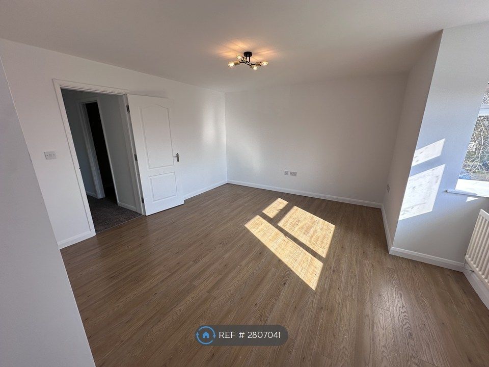 Property photo 3 of 11 Living Room