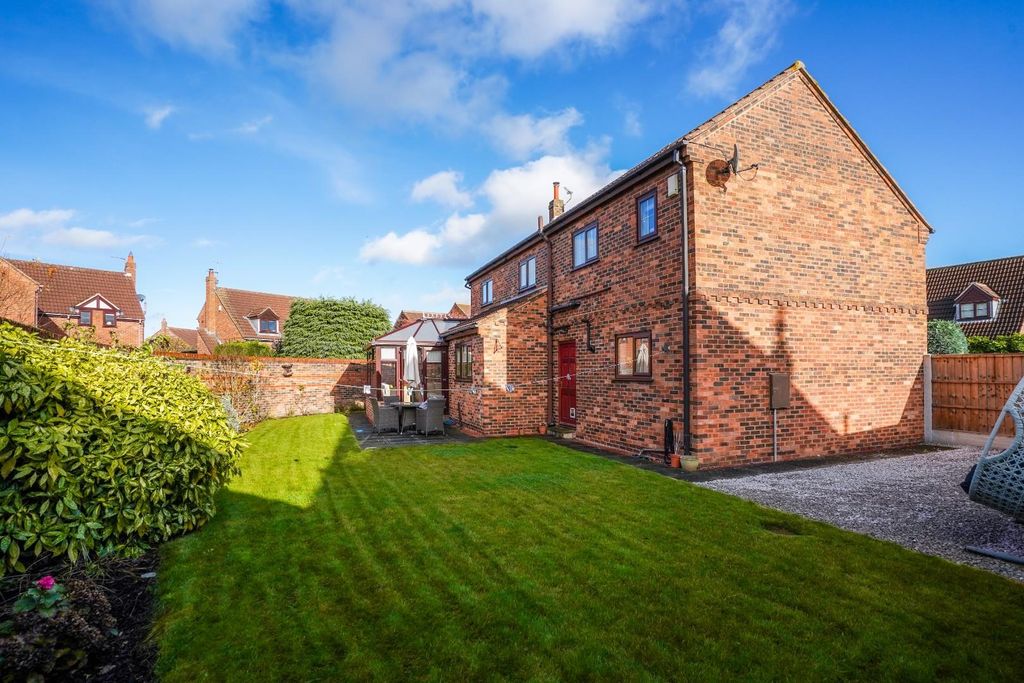Property photo 1 of 29 23 King Rudding Close, Riccall,_Dsc02164.Jpg