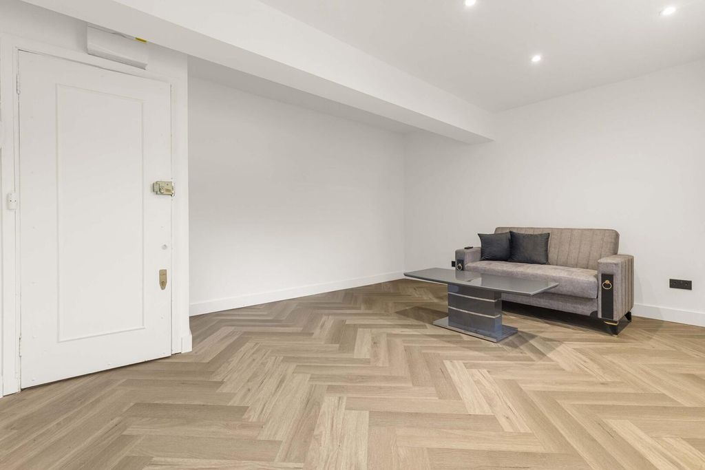 Property photo 3 of 6 Living Room