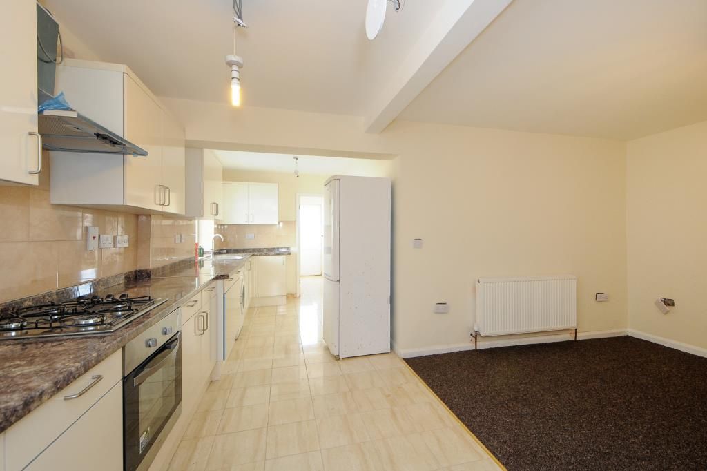 Property photo 2 of 9 Kitchen