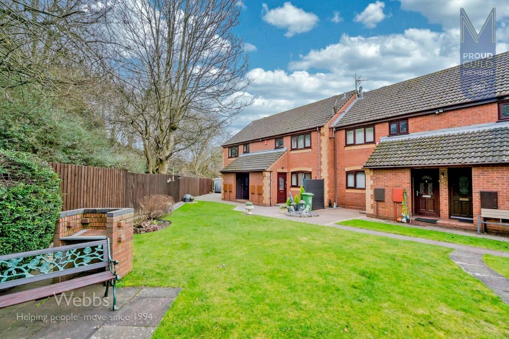 Property photo 3 of 18 Communal Gardens