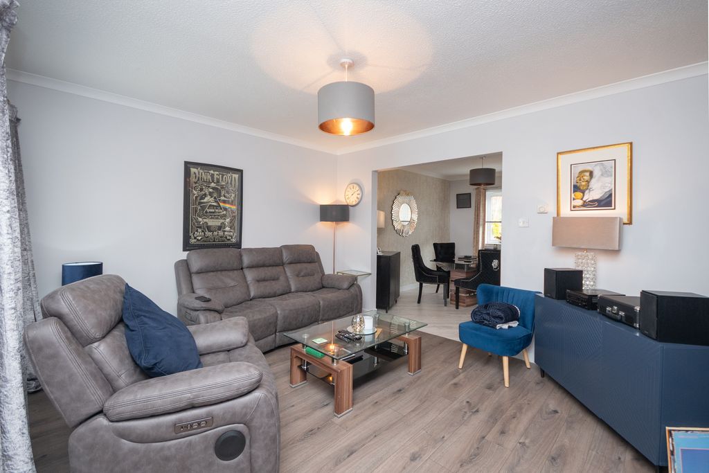 Property photo 3 of 15 Lounge