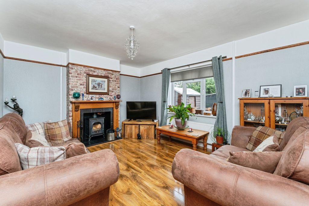 Property photo 2 of 16 Photo