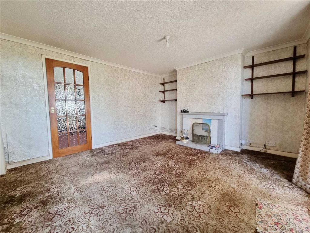 Property photo 3 of 15 Lounge: