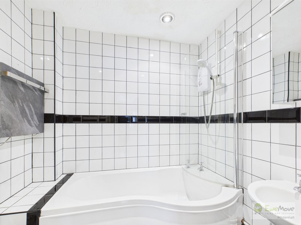 Property photo 3 of 16 Ewemove Mildenhall North Road Main Bathroom