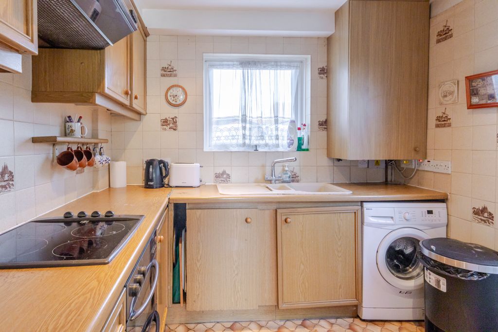 Property photo 2 of 25 Kitchen 1