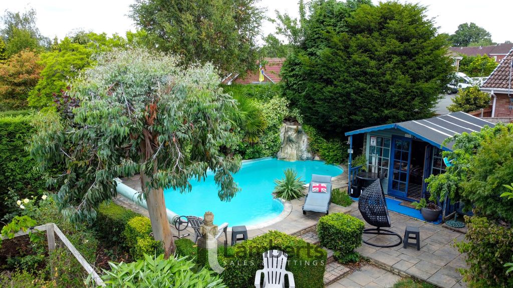 Property photo 2 of 48 Swimming Pool
