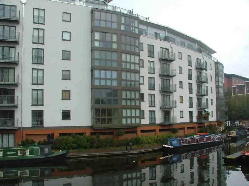 Apartment in Birmingham, Symphony Court, Ladywood - View 3