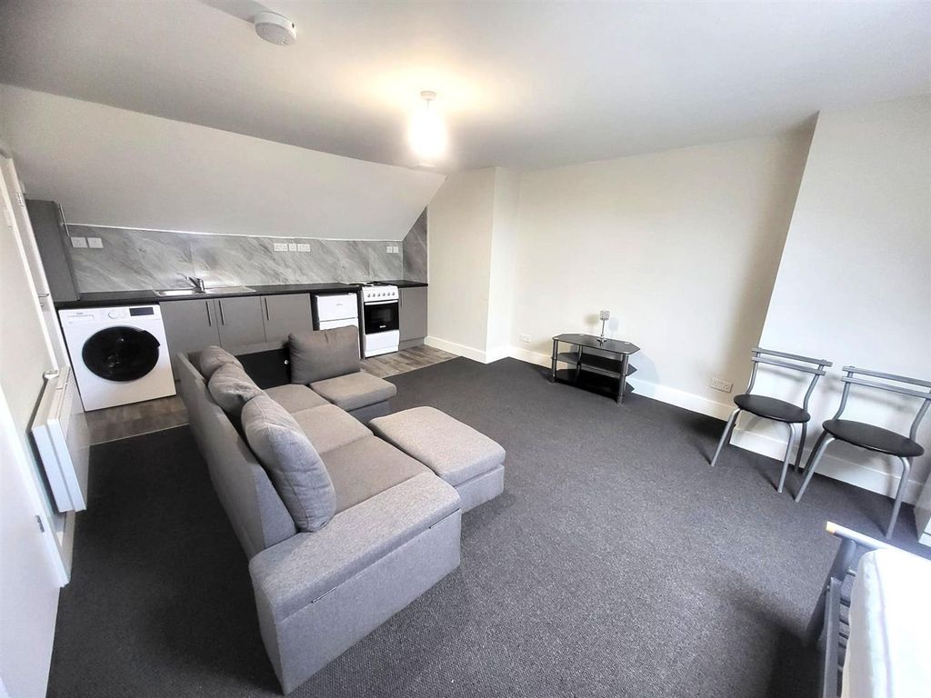 Property photo 2 of 7 Studio Pic 1