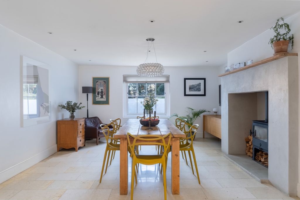 Property photo 3 of 30