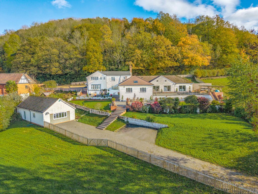 Property photo 2 of 53