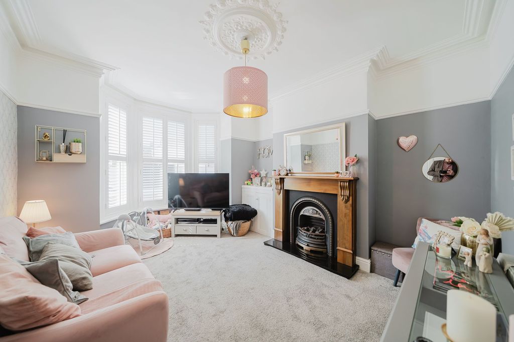 Property photo 2 of 25