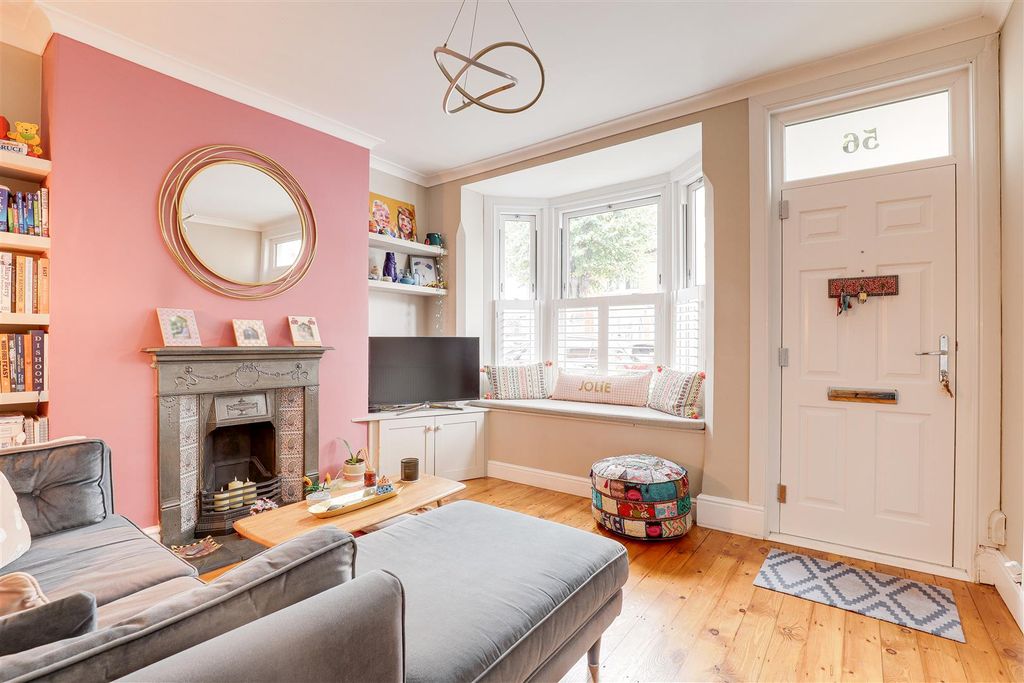 Property photo 2 of 18 10850.Jpg