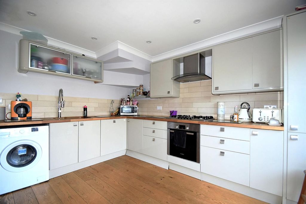 Property photo 3 of 14 Kitchen