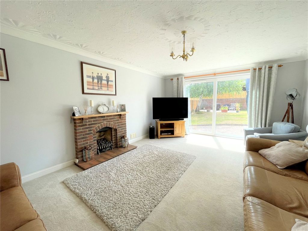 Property photo 2 of 17 Picture No. 16