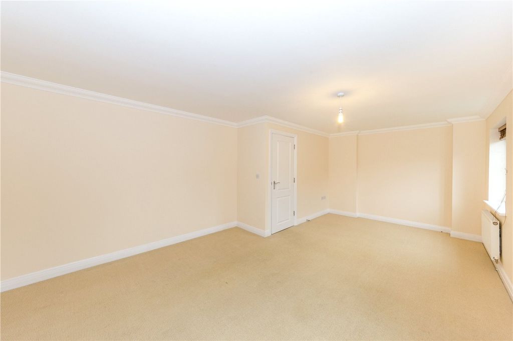 Property photo 3 of 11 Picture No. 18