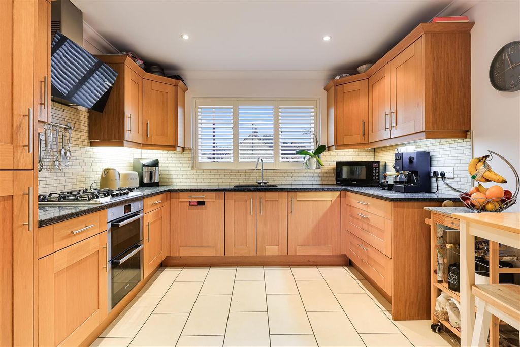 Property photo 3 of 23 Img (7).Jpg