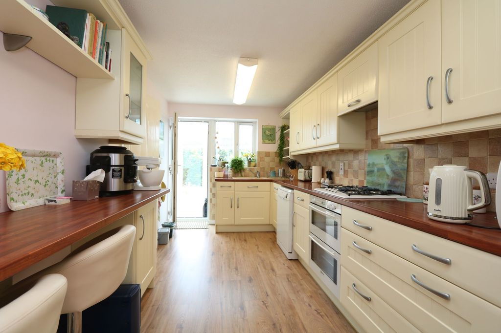 Property photo 3 of 25