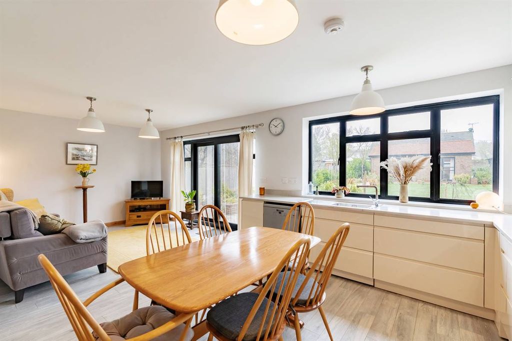 Property photo 2 of 38