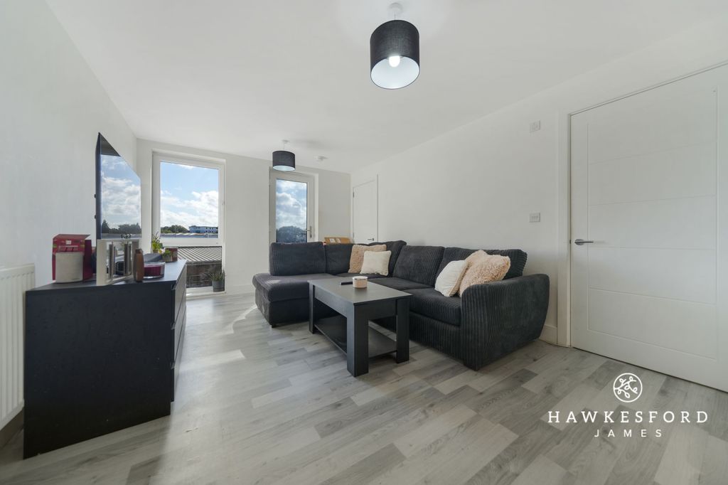 Property photo 2 of 10 Beckett Court - Lounge
