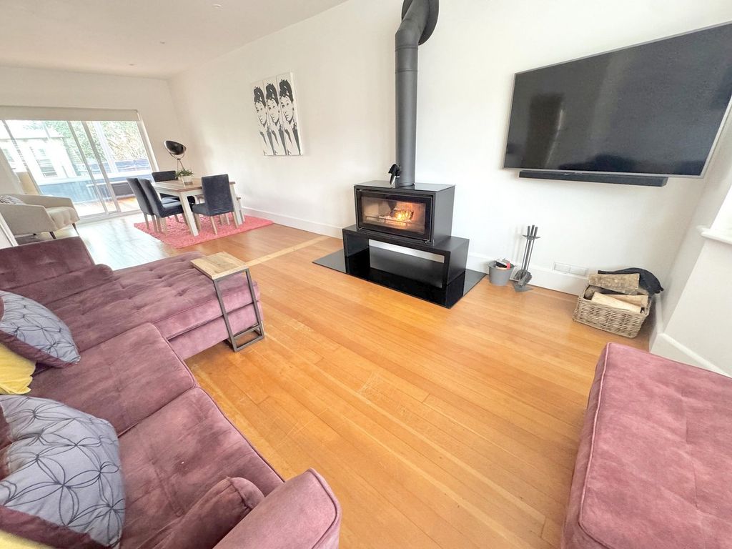 Property photo 2 of 33