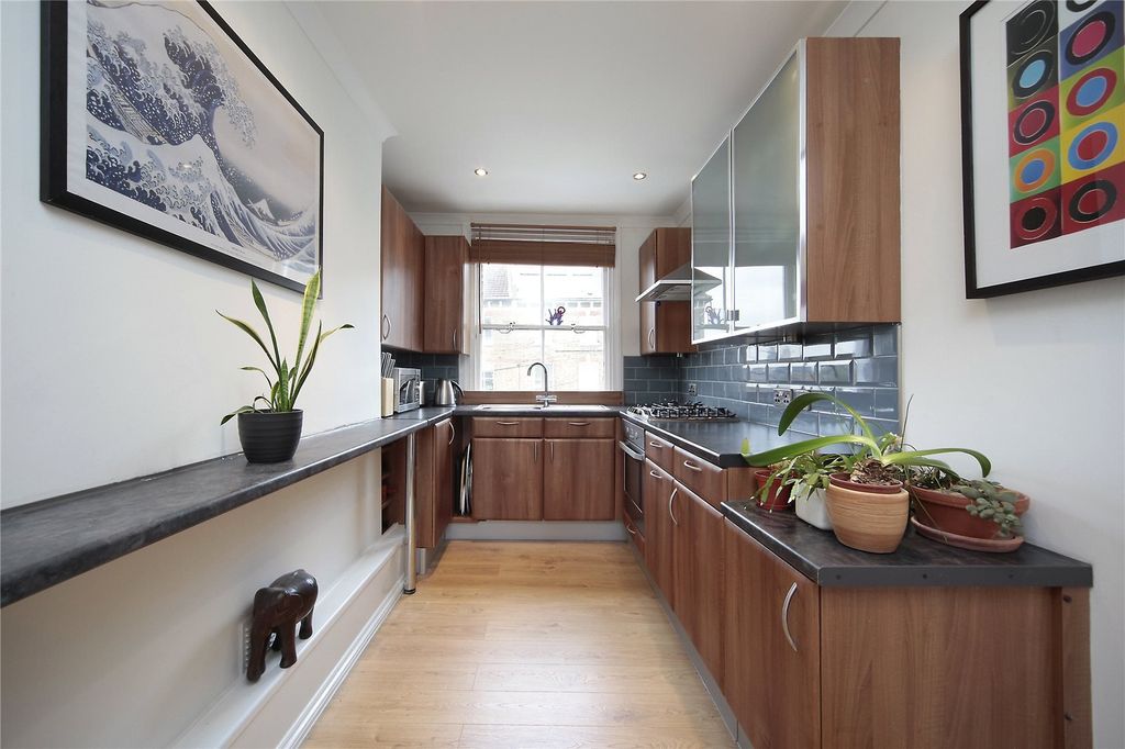 Property photo 2 of 8