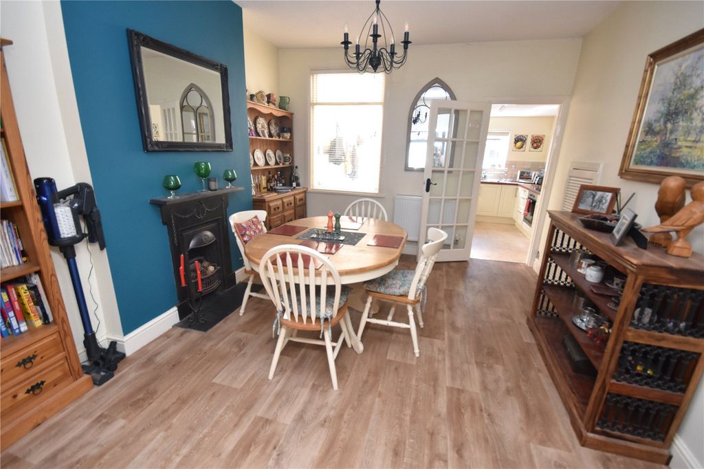 Property photo 3 of 14 Dining Room