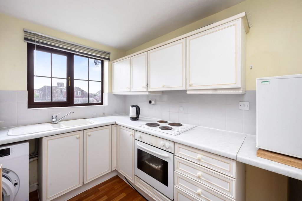 Property photo 2 of 14 Kitchen
