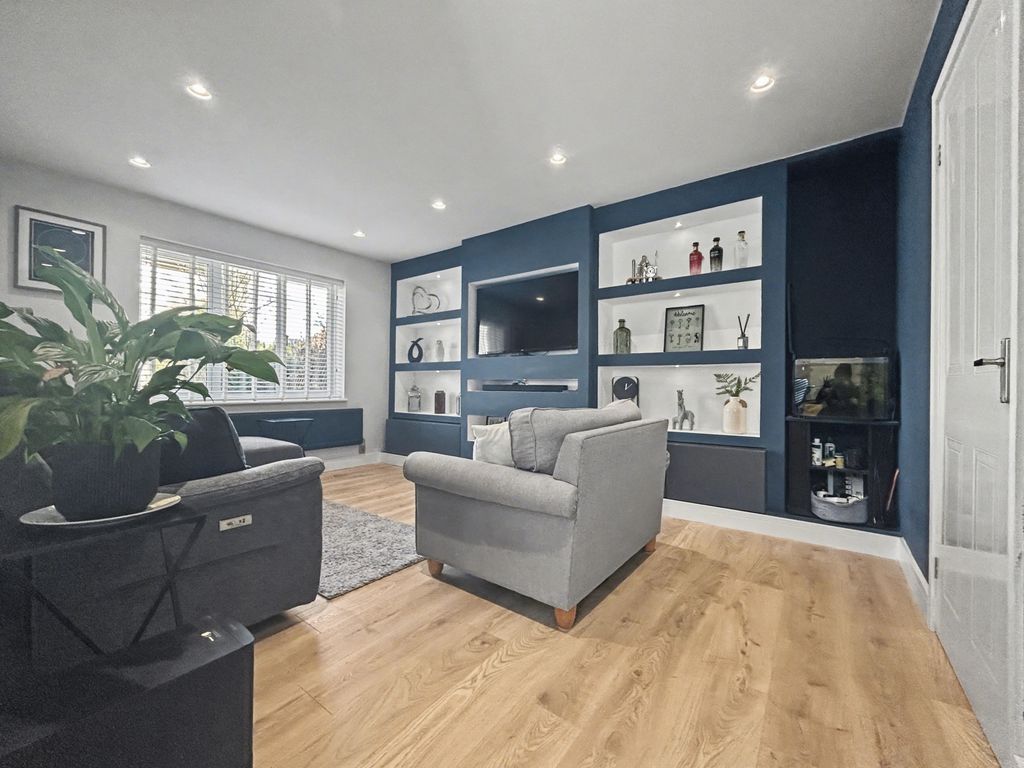 Property photo 2 of 13 Img2753