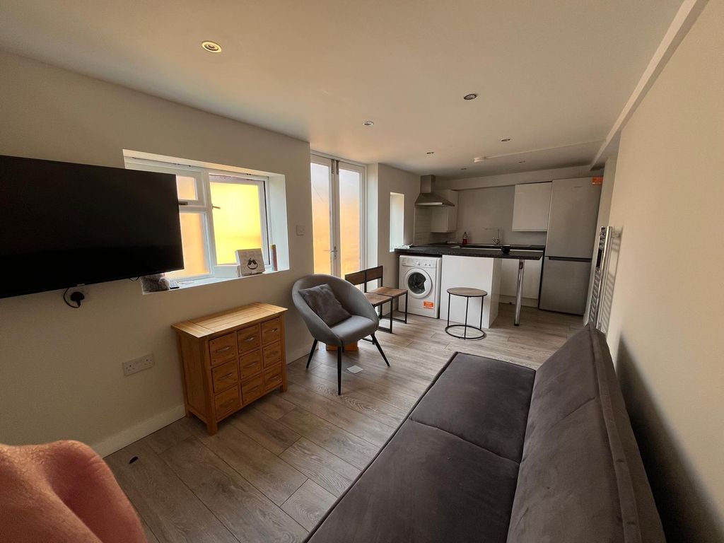 Property photo 1 of 8 0751F9Ef-c398-4437-A454-5Cbdc32B2d8B