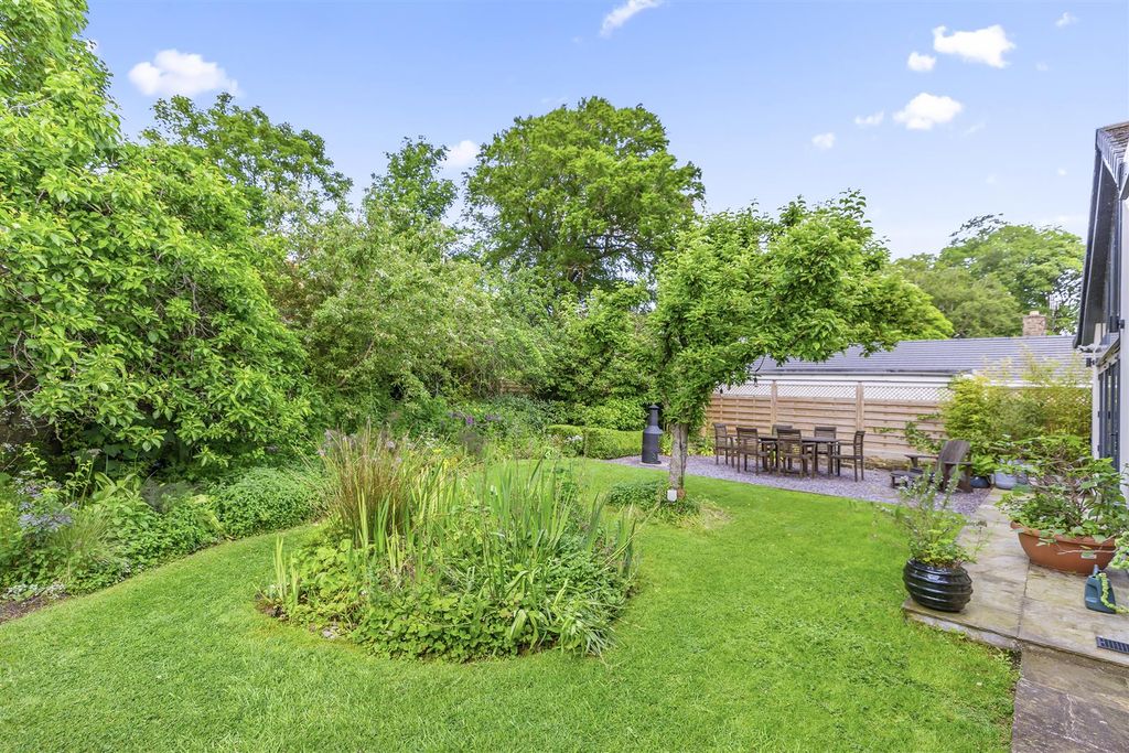 Property photo 2 of 25 Garden.Jpg