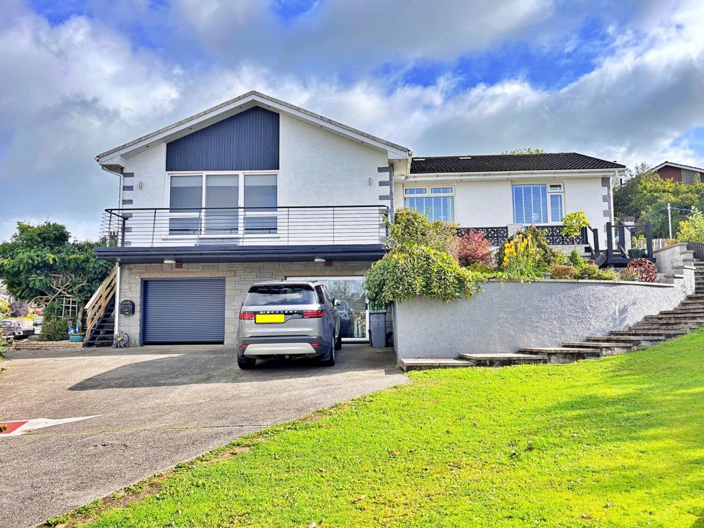 Property photo 1 of 44
