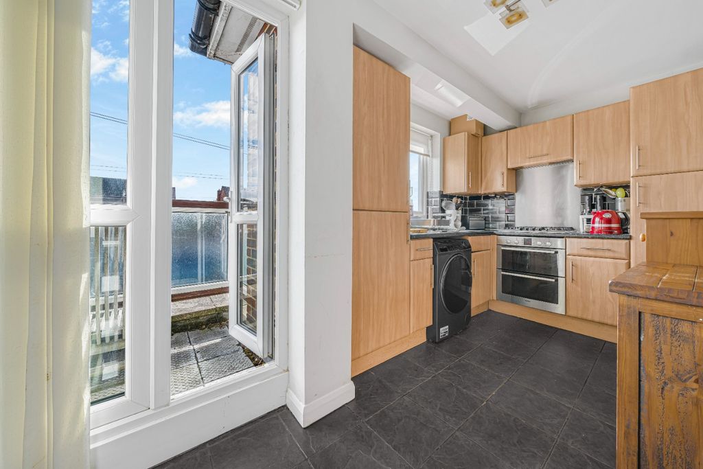Property photo 2 of 12 5546311