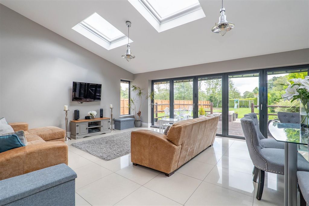 Property photo 3 of 34 Orangery