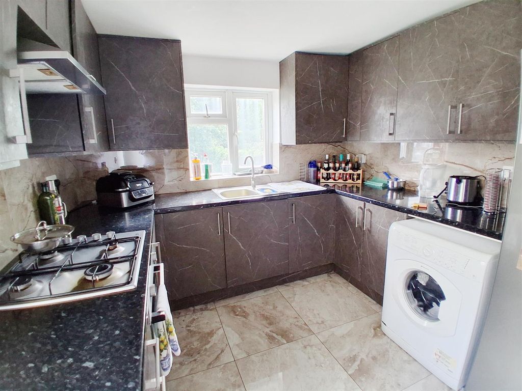 Property photo 3 of 12 4