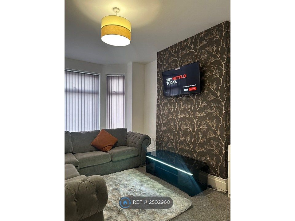 Property photo 1 of 19 Lounge