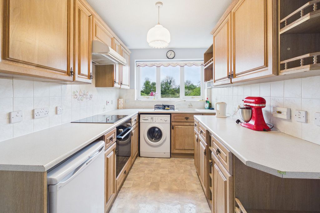 Property photo 2 of 31